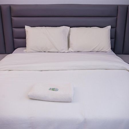 Palm Heights Apartments - Omole Phase 1, Ikeja Dış mekan fotoğraf