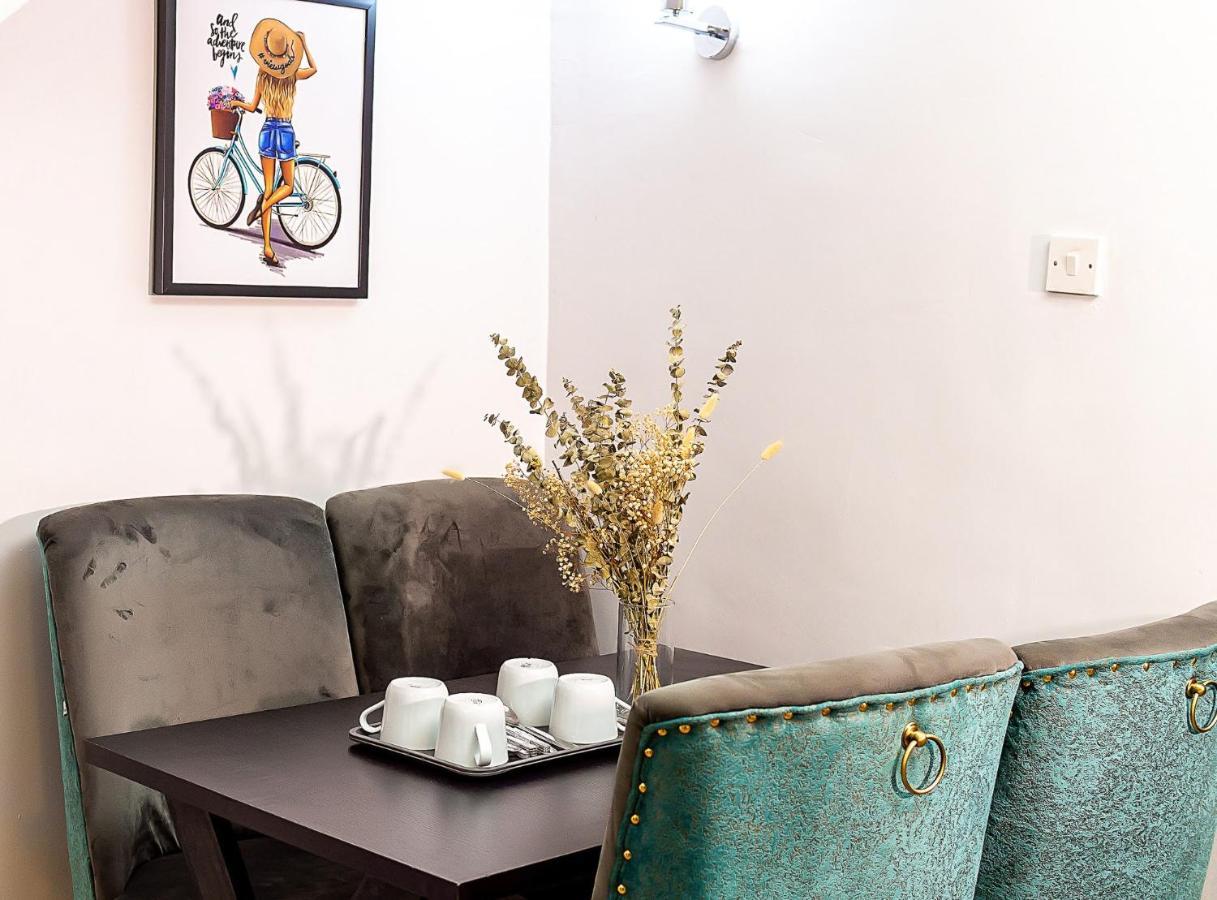 Palm Heights Apartments - Omole Phase 1, Ikeja Dış mekan fotoğraf