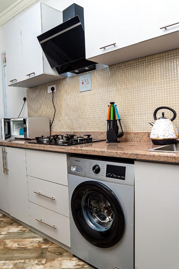 Palm Heights Apartments - Omole Phase 1, Ikeja Dış mekan fotoğraf