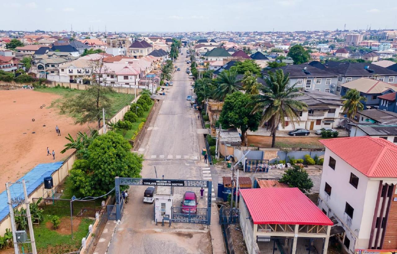 Palm Heights Apartments - Omole Phase 1, Ikeja Dış mekan fotoğraf