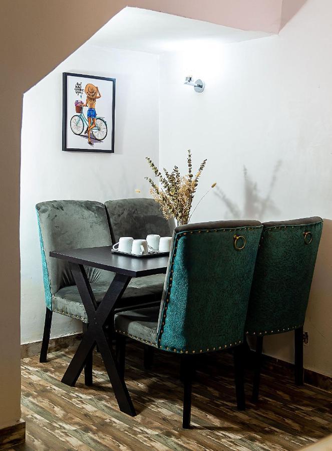Palm Heights Apartments - Omole Phase 1, Ikeja Dış mekan fotoğraf